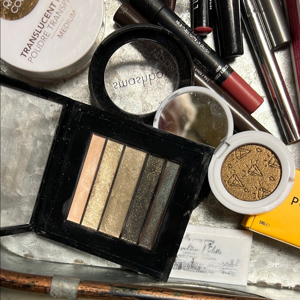 Assorted Makeup Collection - Picture 9 of 12